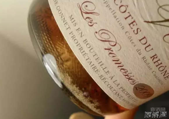 为什么有些葡萄酒里，会有沉渣？