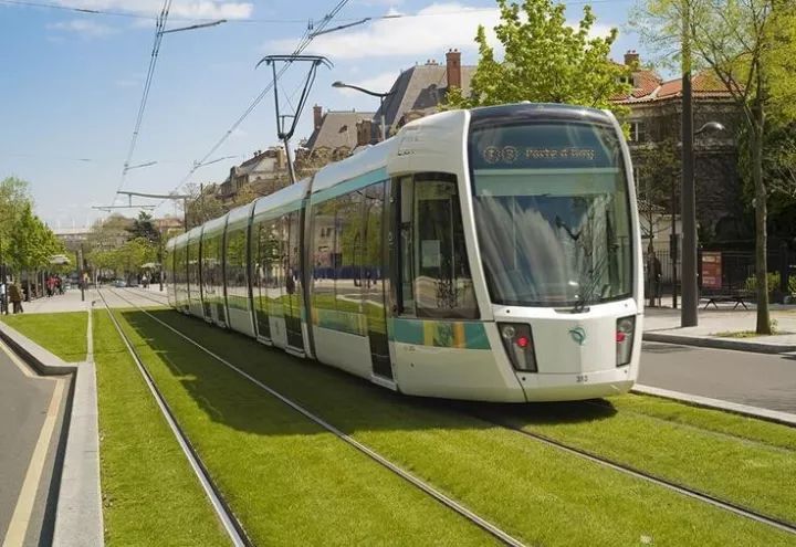 2025年电车降价排行榜,别再买亏了!800v 700km电车价暴跌,这5款车让你不吃